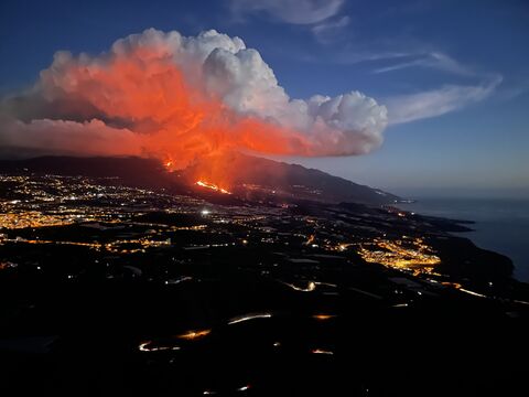  Eruption of Cumbre Vieja on la Palma in 2021